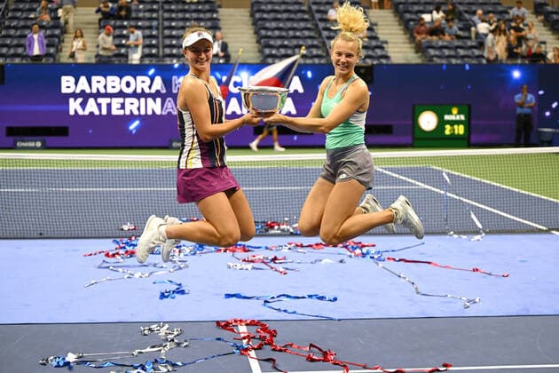 Bilder des Jahres 2022, Sport 09 September Sport Themen der Woche KW36 2022 US Open Woman s Doubles Final Barbora Krejcikova (CZE) and Katerina Siniakova (CZE) *** 2022 US Open Woman s Doubles Final Barbora Krejcikova CZE and Katerina Siniakova CZE