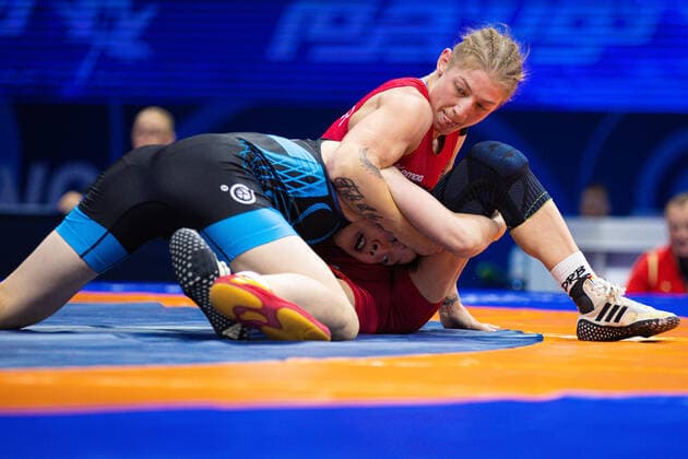 Sport Bilder des Tages Senior Wrestling World Championships 2022 55kg WW - Mengyu XIE (CHN) df. Nina HEMMER (GER) Belgrad Stark Arena Serbia *** Senior Wrestling World Championships 2022 55kg WW Mengyu XIE CHN df Nina HEMMER GER Belgrade Stark Arena Serbia Copyright: xUnitedxWorldxWrestlingx xKadirxCaliskanx cal