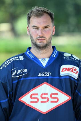 GER Sachsen Moritzburg Schloss Jagdschloss - Mannschaftsfototermin der Dresdner Eislöwen - Eishockeyteam und Einzelpoträts hier Jordan Knackstedt 1108.22 1108.22