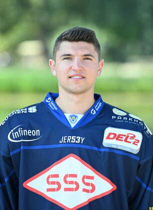 GER Sachsen Moritzburg Schloss Jagdschloss - Mannschaftsfototermin der Dresdner Eislöwen - Eishockeyteam und Einzelpoträts hier Vladislav Filin 1108.22 1108.22