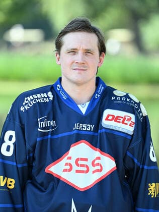 GER Sachsen Moritzburg Schloss Jagdschloss - Mannschaftsfototermin der Dresdner Eislöwen - Eishockeyteam und Einzelpoträts hier Johan Porsberger 1108.22 1108.22