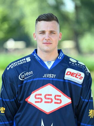 GER Sachsen Moritzburg Schloss Jagdschloss - Mannschaftsfototermin der Dresdner Eislöwen - Eishockeyteam und Einzelpoträts hier Arne Uplegger 1108.22 1108.22