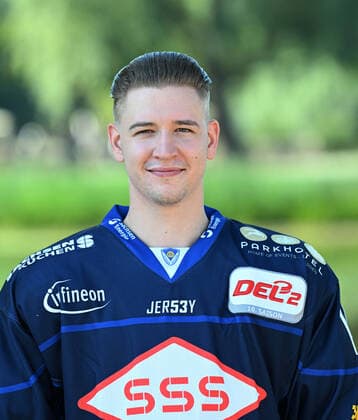 GER Sachsen Moritzburg Schloss Jagdschloss - Mannschaftsfototermin der Dresdner Eislöwen - Eishockeyteam und Einzelpoträts hier Timo Walther 1108.22 1108.22