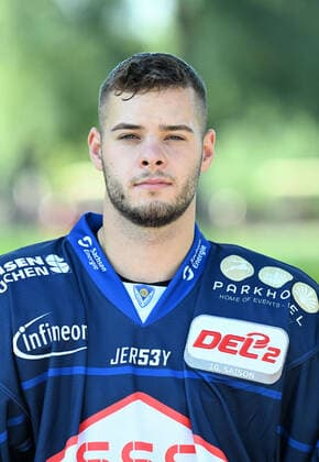 GER Sachsen Moritzburg Schloss Jagdschloss - Mannschaftsfototermin der Dresdner Eislöwen - Eishockeyteam und Einzelpoträts hier Martin Hlozek 1108.22 1108.22