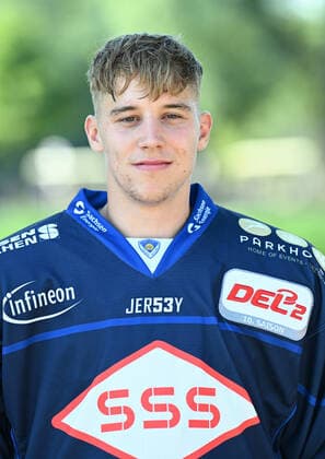 GER Sachsen Moritzburg Schloss Jagdschloss - Mannschaftsfototermin der Dresdner Eislöwen - Eishockeyteam und Einzelpoträts hier Matej Mrazek 1108.22 1108.22