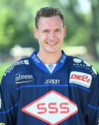 GER Sachsen Moritzburg Schloss Jagdschloss - Mannschaftsfototermin der Dresdner Eislöwen - Eishockeyteam und Einzelpoträts hier Lukas Mannes 1108.22 1108.22