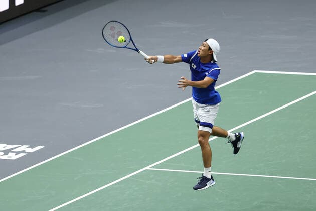 September 13, 2022, VALENCIA, VALENCIA, SPAIN: Seong Chan Hong of South Korea in action against Vasek Pospisil of Canada during the the Davis Cup by Rakuten 2022, Finals Group B, tennis match 1 played between South Korea and Canada at Fuente de San Luis pavilion on September 13, 2022, in Valencia, Spain. VALENCIA SPAIN - ZUMAa181 20220913_zaa_a181_039 Copyright: xOscarxJ.xBarrosox