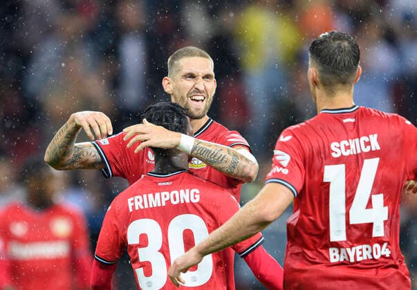Jubel Robert ANDRICH (LEV) nach seinem Tor zum 1:0, v.l. Jeremie FRIMPONG (LEV), Robert ANDRICH (LEV), Patrik SCHICK (LEV) Fussball Champions League, Vorrunde 2.Spieltag, Bayer 04 Leverkusen (LEV) - Atletico Madrid (Atletico), am 13.09.2022 in Leverkusen Deutschland. Â