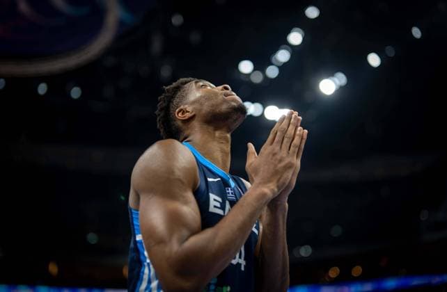 Basketball Berlin 13.09.2022 Eurobasket 2022 Viertelfinale Deutschland (GER) - Griechenland (GRE) Giannis Antetokounmpo (Griechenland, No.34)