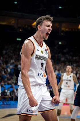 Basketball Berlin 13.09.2022 Eurobasket 2022 Viertelfinale Deutschland (GER) - Griechenland (GRE) Franz Wagner (Deutschland, No.09) Jubel