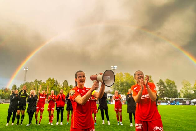 Womens National Championship football semi-final Kolbotn Brann Kolbotn 20220914 The firemen, led by captain Tuva Hansen and Maria Brochmann, celebrate the victory in the semi-final match in football National Championship between Kolbotn and Brann at the Sofiemyr stadium Photo Hakon Mosvold Larsen NTB Kolbotn Norway  Copyright: xHakonxMosvoldxLarsenx xNTBx EDITORIAL USE ONLY. RESTRICTED USE FOR BETTING COMPANIES