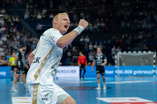Sport Bilder des Tages Jubel nach Tor von Patrick Wiencek (THW Kiel 17) THW Kiel vs. Elverum Handball, Handball, EHF Champions League, Spieltag 1, Saison 2022 2023, 14.09.2022 -Pressefoto Marcel von Fehrn THW Kiel vs. Elverum Handball, Handball, EHF Champions League, Spieltag 1, Saison 2022 2023, 14.09.2022 Kiel *** Cheering after goal by Patrick Wiencek THW Kiel 17 THW Kiel vs Elverum Handball, Handball, EHF Champions League, Matchday 1, Season 2022 2023, 14 09 2022 Press photo Marcel von Fehrn THW Kiel vs Elverum Handball, Handball, EHF Champions League, Matchday 1, Season 2022 2023, 14 09 2022 Kiel Copyright: xEibner-Pressefoto MarcelxvonxFehrnx EP_EER