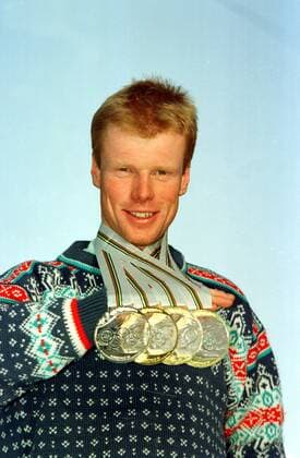 ALBERTVILLE 1992-02-22 Norske skidakaren Björn Dählie med sina tre guldmedaljer och en silvermedalj i vinter OS i Albertville. Albertville France x20520x  Copyright: xJonxEeg TTx OS ALBERTVILLE 1992 LÄNGD