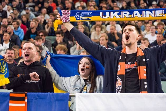 September 14, 2022, Warsaw, Poland: Shakhtar fans seen cheering during the UEFA Champions League 2022 23 Group F football match between Shakhtar Donetsk and Celtic FC at Legia Warsaw Municipal Stadium. Final score; Shakhtar Donetsk 1:1 Celtic FC. Warsaw Poland - ZUMAs197 20220914_zaa_s197_263 Copyright: xAttilaxHusejnowx