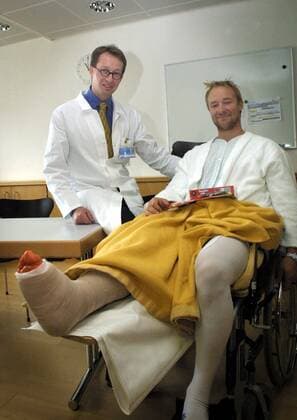 INNSBRUCK 20031023 Norwegian alpine ski star Kjetil Andre Aamodt in his wheel chair at the University Clinic of Innsbruck, Austria, Thursday, October 23, 2003. Aamodt broke his ankle during practice at the Norwegian training camp in Solden, Austria Photo Calle Tornstrom SCANPIX Code 20520 INNSBRUCK oSTERRIKE BILDER x20520x  Copyright: xCallexTornstromx xTTx 20520