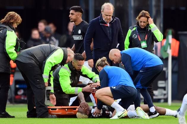 ROTTERDAM - Emmanuel Emegha of Strum Graz with an injury during the UEFA Europa League Group F match between Feyenoord and Sturm Graz at Feyenoord Stadion de Kuip on September 15, 2022 in Rotterdam, Netherlands. ANP OLAF KRAAK UEFA Europa League group F 2022 2023 xVIxANPxSportx xxANPxIVx
