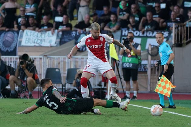 Fußball, EL, AS Monaco - Ferencvaros Budapest Caio Henrique Oliveira Silva (AS Monaco) - Muhamed Besic (Ferencvaros TC) FOOTBALL : AS Monaco vs Ferencvaros TC - Ligue Europa - Phase de groupe - Monaco - 15 09 2022 NorbertScanella Panoramic 