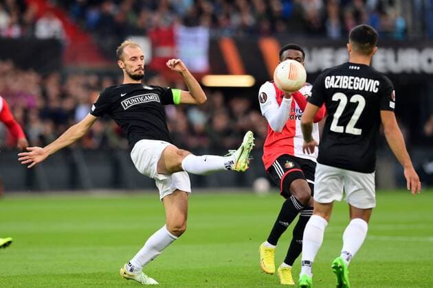 ROTTERDAM - (lr) Jon Stankovic of Strum Graz, Javairo Dilrosun of Feyenoord during the UEFA Europa League Group F match between Feyenoord and Sturm Graz at Feyenoord Stadion de Kuip on September 15, 2022 in Rotterdam, Netherlands. ANP OLAF KRAAK UEFA Europa League group F 2022 2023 xVIxANPxSportx xxANPxIVx