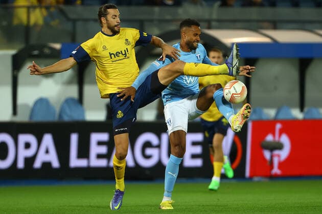 Fußball, EL, Royale Union Saint-Gilloise - Malmö FF Union s Christian Burgess and Malmo s Isaac Kiese Thelin fight for the ball during a soccer game between Belgian Royale Union Saint-Gilloise and Swedish Malmo Fotbollforening, Thursday 15 September 2022 in Leuven, on day 2 of the UEFA Europa League group stage. DAVIDxPINTENS  x44557563x