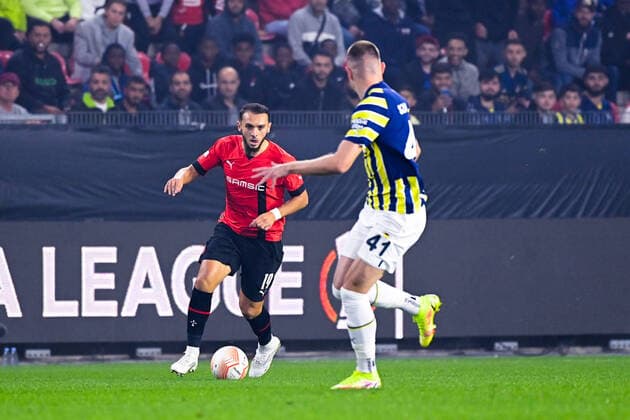 Fußball, EL, Stade Rennes - Fenerbahce IStanbul Amine GOUIRI ( 19 - Rennes ) - Attila Szalai ( 41 - Fenerbahce ) - FOOTBALL : Rennes vs Fenerbahce - Ligue Europa - Rennes - 15 09 2022 FedericoPestellini Panoramic 