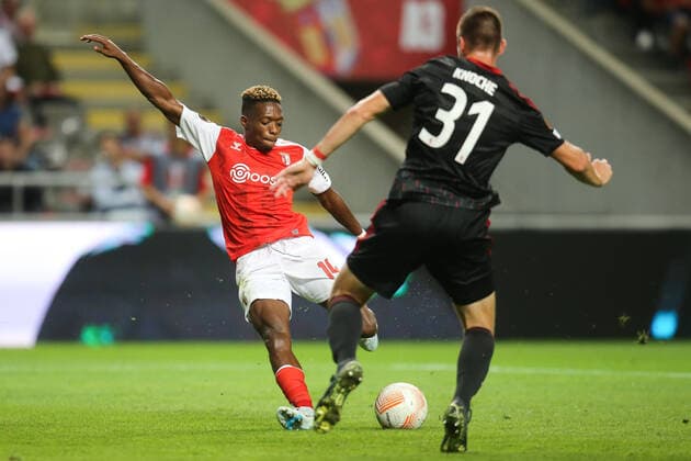Fußball, EL, Sporting Braga - 1. FC Union Berlin FOOTBALL, FUSSBALL - Djalo (L) of SC Braga challenges Knoche of FC Union Berlin during the Europa League match between SC Braga and FC Union Berlin. Estadio Municipal de Braga, Portugal, 15th September 2022. Photo: IMAGO Pedro Benavente