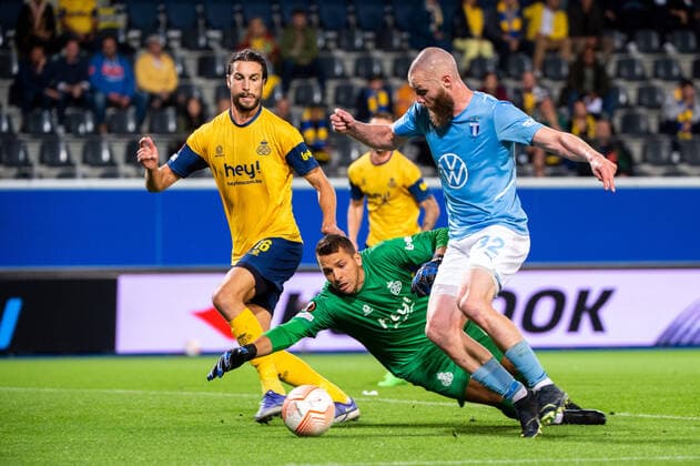 Fußball, EL, Royale Union Saint-Gilloise - Malmö FF 220915 Jo Inge Berget of Malmö FF and Anthony Moris of Royale Union Saint-Gilloise during the UEFA Europa League match between Royale Union Saint-Gilloise and Malmö FF on September 15, 2022 in Leuven. Photo: Christian Örnberg BILDBYRAN COP 166 CO0231 fotboll football soccer fotball uefa europa league royale union saint-gilloise malmö ff bbeng Copyright: CHRISTIANxÖRNBERG BB220915CO038