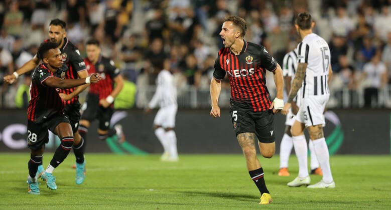 Fußball, ECL, Partizan Belgrad - OGC Nizza Joe Bryan(R) OGC Nice celebrate after scored goal beside Hicham Boudaui(L) FOOTBALL : Partizan vs OGC Nice - UEFA Conference Ligue - 15 09 2022 AleksandarDjorovic Panoramic 