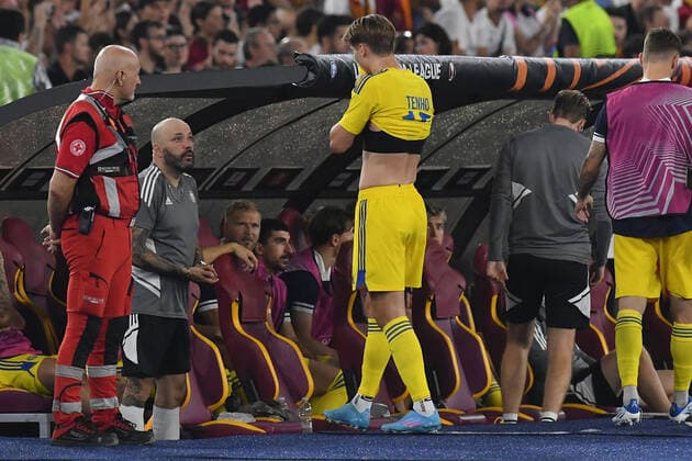 Fußball, EL, AS Rom - HJK Helsinki Soccer, Europa League match AS Roma v Hjk Helsinki Miro Tenho of HJK Helsinki leaves the field after the expulsion during the Uefa Europa League match AS Roma v Hjk Helsinki at Olimpico stadium in Rome, Italy, Sep 15th, 2022. Imago-Images Emmefoto Copyright: xImago-Images Emmefotox