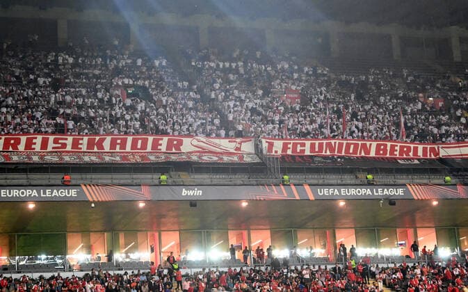Fußball, EL, Sporting Braga - 1. FC Union Berlin Fussball, Herren, Saison 2022 2023, Europa League, Sporting Braga - 1. FC Union Berlin (Gruppenphase, Gruppe D, 2. Spieltag), Fans von Union mit Transparent, 15.09. 2022, Copyright: xMatthiasxKochx
