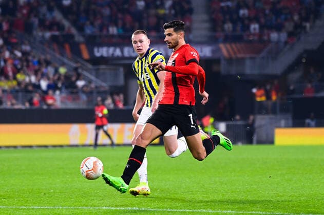Martin Terrier ( 7 - Rennes ) - Attila Szalai ( 41 - Fenerbahce ) - FOOTBALL : Rennes vs Fenerbahce - Ligue Europa - Rennes - 15 09 2022 FedericoPestellini Panoramic 