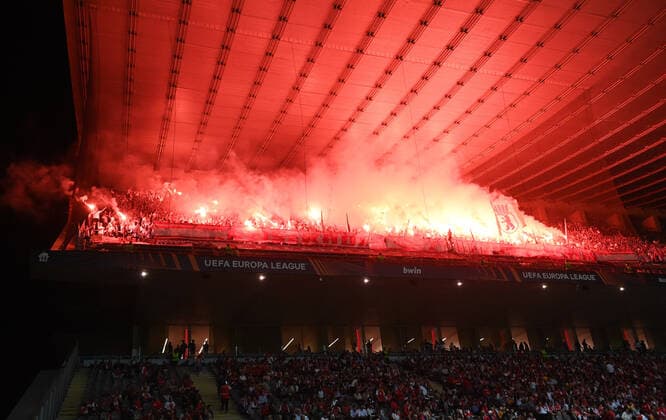 Fußball, EL, Sporting Braga - 1. FC Union Berlin Fussball, Herren, Saison 2022 2023, Europa League, Sporting Braga - 1. FC Union Berlin (Gruppenphase, Gruppe D, 2. Spieltag), Fans von Union zünden Pyrotechnik, 15.09. 2022, Copyright: xMatthiasxKochx