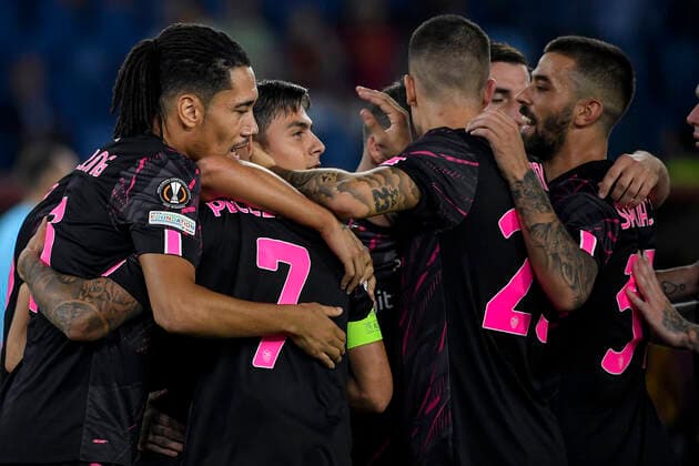 Fußball, EL, AS Rom - HJK Helsinki Paulo Dybala of AS Roma celebrates with team mates after scoring the goal of 1-0 during the Europa League Group C football match between AS Roma and HJK Helsinki at Olimpico stadium in Roma (Italy), September 15th, 2022. Photo Andrea Staccioli Insidefoto andreaxstaccioli