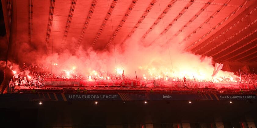Sport Bilder des Tages Fußball, EL, Sporting Braga - 1. FC Union Berlin Fussball, Herren, Saison 2022 2023, Europa League, Sporting Braga - 1. FC Union Berlin (Gruppenphase, Gruppe D, 2. Spieltag), Fans von Union zünden Pyrotechnik, 15.09. 2022, Copyright: xMatthiasxKochx