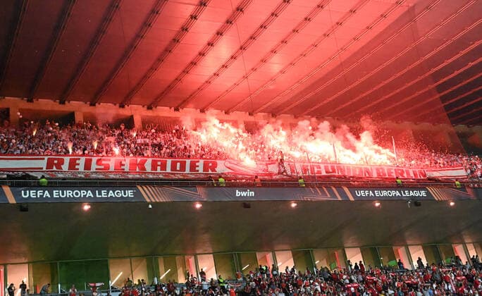 Fußball, EL, Sporting Braga - 1. FC Union Berlin Fussball, Herren, Saison 2022 2023, Europa League, Sporting Braga - 1. FC Union Berlin (Gruppenphase, Gruppe D, 2. Spieltag), Fans von Union zünden Pyrotechnik, 15.09. 2022, Copyright: xMatthiasxKochx