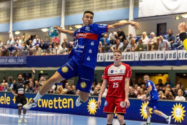 Handball I Herren I Liqui Moly Handball-Bundesliga I Saison 2022 23 I 4. Spieltag I Bergischer HC - TBV Lemgo Lippe I 15.09.2022 Frederik Ladefoged (14, Bergischer HC) Sprungwurf Solingen Klingenhalle NRW Deutschland *** Handball I Men I Liqui Moly Handball Bundesliga I Season 2022 23 I 4 Matchday I Bergischer HC TBV Lemgo Lippe I 15 09 2022 Frederik Ladefoged 14, Bergischer HC jump shot Solingen Klingenhalle NRW Germany Copyright: xLobeca PatrickxSuephkex