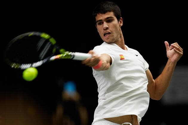 Spain v Canada - Davis Cup by Rakuten Group Stage 2022 Valencia Carlos Alcaraz of Spain in action against Felix Auger Aliassime of Canada during the Davis Cup Finals Group B Stage Men s Singles match between Spain and Canada at Pabellon Municipal Fuente de San Luis, September 16, 2022, Valencia, Spain. Valencia Spain  Copyright: xDavidxAliagax originalFilename:aliaga-spainvca220916_npeHi.jpg