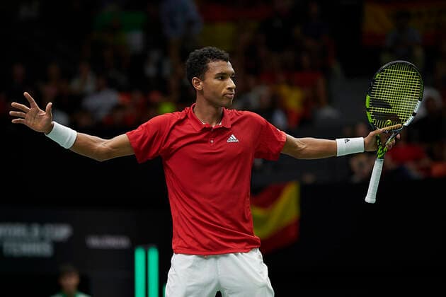 (220917) -- VALENCIA, Sept. 17, 2022 -- Felix Auger Aliassime of Canada celebrates victory in the men s singles match against Carlos Alcaraz of Spain during the group B match between Spain and Canada at the Davis Cup tennis tournament in Valencia, Spain, on Sept. 16, 2022. (Str Xinhua) (SP)SPAIN-VALENCIA-TENNIS-DAVIS CUP-SPAIN VS CANADA MengxDingbo 
