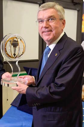 Thomas Bach erhält den Flambeau d Or Award 2022 des Sportverbands Panathlon International im CONI Center. Rom, 16.09.2022