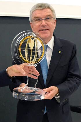 Thomas Bach erhält den Flambeau d Or Award 2022 des Sportverbands Panathlon International im CONI Center. Rom, 16.09.2022