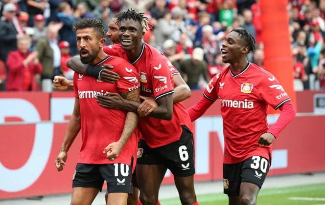 Bilder des Jahres 2022, Sport 09 September Sport Themen der Woche KW37 17.09.2022; Fussball; GER; Saison 2022 2023 ; 1.Bundesliga; 7.Spieltag. : Bayer 04 Leverkusen -- SV Werder Bremen : Jubel bei Bayer : Torschütze Kerem Demirbay (10 B04) und Odilon Kossounou (6 B04) und Jeremie Frimpong (30 B04) DFL REGULATIONS PROHIBIT ANY USE OF PHOTOGRAPHS AS IMAGE SEQENCES AND OR QUASI-VIDEO. 1.Fussball-Bundesliga : 17.09.2022 Fussball; GER; Saison 2022 2023 ; 1.Bundesliga; 7.Spieltag. Bayer 04 Leverkusen--SV Werder Bremen : *** 17 09 2022 Football GER Season 2022 2023 1 Bundesliga 7 Matchday Bayer 04 Leverkusen SV Werder Bremen Cheering Bayer Goalscorer Kerem Demirbay 10 B04 and Odilon Kossounou 6 B04 and Jeremie Frimpong 30 B04 DFL REGULATES PROHIBIT ANY USE OF PHOTOGRAPHS AS IMAGE SEQENCES AND OR QUASI VIDEO 1 Football Bundesliga 17 09 2022 Football GER Season 2022 2023 1 Bundesliga 7 Matchday Bayer 04 Leverkusen SV Werder Bremen
