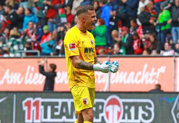 Sport Themen der Woche KW37 1 RafaÅ‚ Gikiewicz (FCA) jubelt, Jubel, bejubelt das 1-0 Fussball 1. BL FC Augsburg - FC Bayern Muenchen 17.09.2022 WWK Arena FOTO: Mladen Lackovic LakoPress *** 1 RafaÅ Gikiewicz FCA cheers, cheers, cheers the 1 0 Football 1 BL FC Augsburg FC Bayern Muenchen 17 09 2022 WWK Arena PHOTO Mladen Lackovic LakoPress