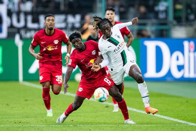 Sport Themen der Woche KW37 1. Fussball Bundesliga; Borussia Moenchengladbach - RB Leipzig; 17.09.2022 Amadou Haidara (RB Leipzig, 8), Manu Kone (Borussia Moenchengladbach, 17) 1. Fussball Bundesliga, Borussia Moenchengladbach - RB Leipzig, Moenchengladbach, BORUSSIA-PARK DFL REGULATIONS PROHIBIT ANY USE OF PHOTOGRAPHS AS IMAGE SEQUENCES AND OR QUASI-VIDEO. *** 1 Football Bundesliga Borussia Moenchengladbach RB Leipzig 17 09 2022 Amadou Haidara RB Leipzig, 8 , Manu Kone Borussia Moenchengladbach, 17 1 Football Bundesliga, Borussia Moenchengladbach RB Leipzig, Moenchengladbach, BORUSSIA PARK DFL REGULATES PROHIBIT ANY USE OF PHOTOGRAPHS AS IMAGE SEQUENCES AND OR QUASI VIDEO Copyright: xBEAUTIFULxSPORTS Wunderlx