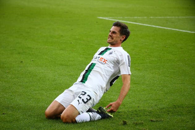 Sport Themen der Woche KW37 17.09.2022; Moenchengladbach; Fussball, Herren, 1. Fussball-Bundesliga, Saison 2022 2023, Borussia Moenchengladbach vs. RB Leipzig Torjubel bei Torschuetze Jonas Hofmann (Gladbach) nach seinem Treffer zum 2-0 DFL regulations prohibit any use of photographs as image sequences and or quasi-video. Borussia-Park NRW Deutschland *** 17 09 2022 Moenchengladbach football, men, 1 football Bundesliga, season 2022 2023, Borussia Moenchengladbach vs RB Leipzig goal celebration at goal scorer Jonas Hofmann Gladbach after his goal to 2 0 DFL regulations prohibit any use of photographs as image sequences and or quasi video Borussia Park NRW Germany