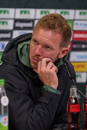 Sport Themen der Woche KW37 Trainer Julian Nagelsmann (FC Bayern Muenchen) niedergeschlagen bei der PK, FC Augsburg vs. FC Bayern Muenchen, Fussball, 1. Bundesliga, 7. Spieltag, 17.09.2022 DFB regulations prohibit any use of photographs as image sequences and or quasi-video Augsburg Bayern Deutschland *** Coach Julian Nagelsmann FC Bayern Muenchen dejected during PK, FC Augsburg vs FC Bayern Muenchen, football, 1 Bundesliga, 7 Spieltag, 17 09 2022 DFB regulations prohibit any use of photographs as image sequences and or quasi video Augsburg Bayern Germany Copyright: xkolbert-press PeterxFastlx