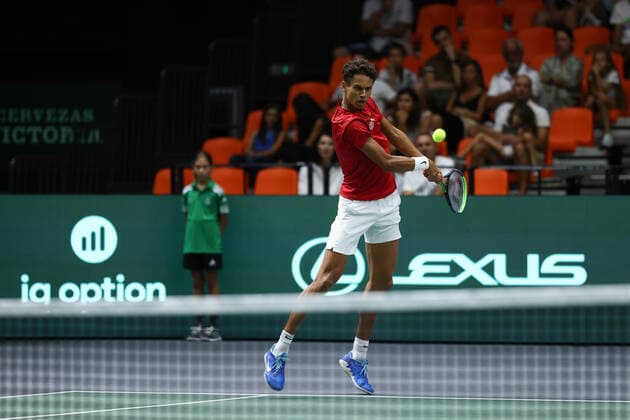September 17, 2022, VALENCIA, VALENCIA, SPAIN: Gabriel Diallo of Canada in action against Laslo Djere of Serbia during the Davis Cup by Rakuten 2022, Finals Group B, tennis match 1 played between Serbia and Canada at Fuente de San Luis pavilion on September 17, 2022, in Valencia, Spain. VALENCIA SPAIN - ZUMAa181 20220917_zaa_a181_097 Copyright: xOscarxJ.xBarrosox
