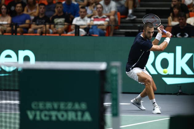September 17, 2022, VALENCIA, VALENCIA, SPAIN: Laslo Djere of Serbia in action against Gabriel Diallo of Canada during the Davis Cup by Rakuten 2022, Finals Group B, tennis match 1 played between Serbia and Canada at Fuente de San Luis pavilion on September 17, 2022, in Valencia, Spain. VALENCIA SPAIN - ZUMAa181 20220917_zaa_a181_113 Copyright: xOscarxJ.xBarrosox