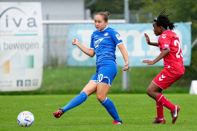 v.li.: Lina Backhaus (TSG II, 20), Emma Marie Lattus (Köln II, 23), Aktion, Action, Spielszene, 18.09.2022, St. Leon-Rot (Deutschland), Fussball, 2. Frauen-Bundesliga, TSG 1899 Hoffenheim II (U20) - 1. FC Köln II (U20), 18.09.2022, St. Leon-Rot (Deutschland), Fussball, 2. Frauen-Bundesliga, TSG 1899 Hoffenheim II (U20) - 1. FC Köln II (U20), DFB DFL REGULATIONS PROHIBIT ANY USE OF PHOTOGRAPHS AS IMAGE SEQUENCES AND OR QUASI-VIDEO.
