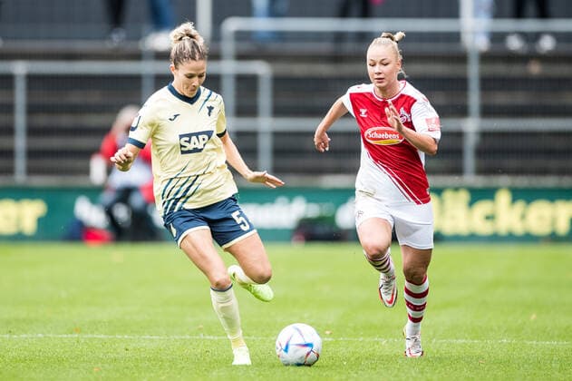 FLYERALARM. Frauen Fussball Bundesliga, 1. FC Koeln - TSG 1899 Hoffenheim; 18.09.2022 Luana Buehler ( 5, TSG 1899 Hoffenheim), Weronika Zaistowska ( 24, 1. FC Koeln) FLYERALARM Frauen Fussball Bundesliga, 1. FC Koeln - TSG 1899 Hoffenheim, Koeln, Franz-Kremer-Stadion DFB REGULATIONS PROHIBIT ANY USE OF PHOTOGRAPHS AS IMAGE SEQUENCES AND OR QUASI-VIDEO. Copyright: xBEAUTIFULxSPORTS Wunderlx