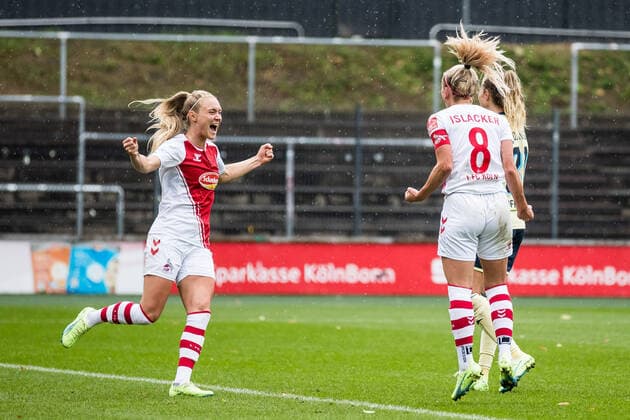 FLYERALARM. Frauen Fussball Bundesliga, 1. FC Koeln - TSG 1899 Hoffenheim; 18.09.2022 Jubel zum 1:0 durch Mandy Islacker ( 8, 1. FC Koeln) FLYERALARM Frauen Fussball Bundesliga, 1. FC Koeln - TSG 1899 Hoffenheim, Koeln, Franz-Kremer-Stadion DFB REGULATIONS PROHIBIT ANY USE OF PHOTOGRAPHS AS IMAGE SEQUENCES AND OR QUASI-VIDEO. Copyright: xBEAUTIFULxSPORTS Wunderlx