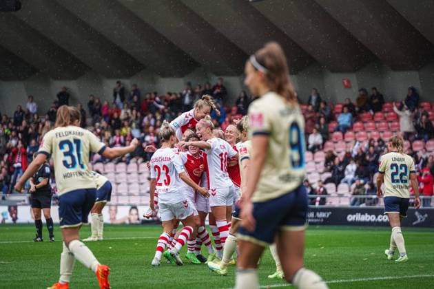 Cologne, Germany, September 17th 2022: Players of 1. FC Koeln celebrate their first goal during the FLYERALARM Frauen-Bundesliga match between 1. FC Koeln and TSG Hoffenheim at Franz-Kremer-Stadium, Cologne. (Norina Toenges Sports Press Photo SPP) Copyright: xNorinaxToenges SportsxPressxPhotx spp-en-NoToPrPh-1FC - TSG 10 von 4